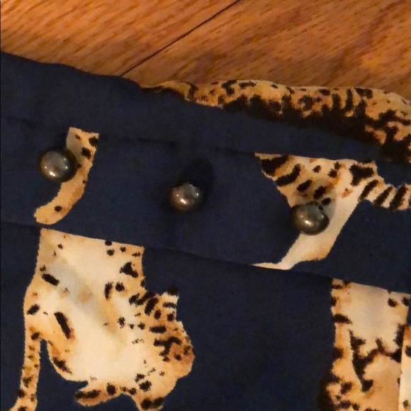 Top with Leopard Pattern - Picture 3 of 3